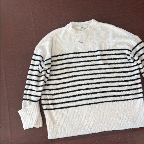 NWT-Elegant Super Soft Striped Crew Neck Sweater - Picture 5 of 10